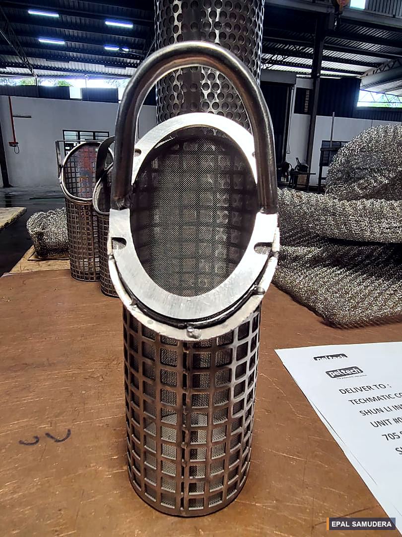 Basket with mesh liner and bail handle