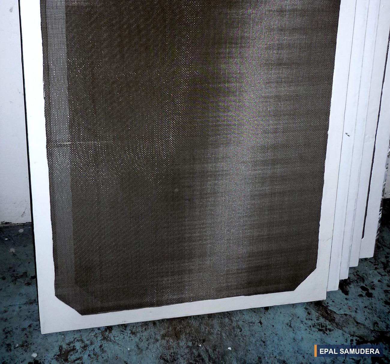 Framed mesh screens